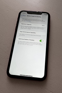 iPhone XR 64GB Product Red (4 foto / 4)