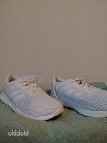 Белые кроссовки Adidas, размер 36 2/3 (фото #1)