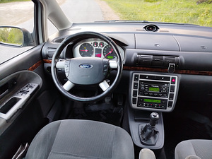 Korralik Ford Galaxy (7 foto / 9)