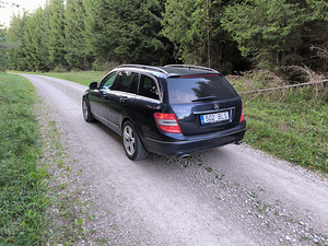 Mercedes Benz C320 4 matic (2 foto / 11)