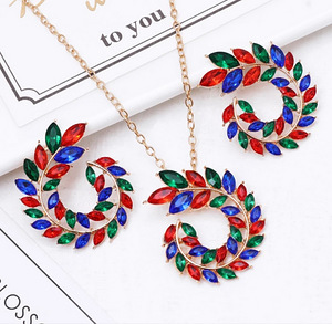 Подвеска с серьгами (3 фото из 8)