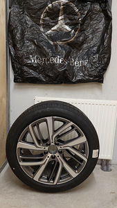 Uued MB valuveljed koos uute Pirelli suverehvidega 245/45R19 (9 foto / 10)