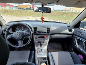 Subaru Legacy (10 фото из 11)