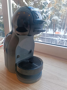Капсульная kофемашина DeLonghi (3 фото из 4)