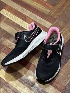 Кроссовки Nike 33
