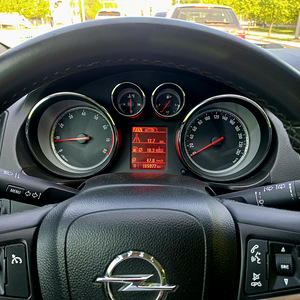 OPEL INSIGNIA 2.0 TURBO 165KW 2011 (4 foto / 10)