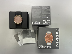 Часы для измерения активности Garmin Vivomove Style