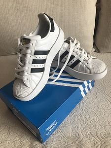 Кроссовки adidas (2 фото из 2)