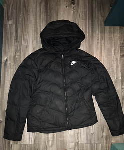 Nike куртка (1 фото из 3)