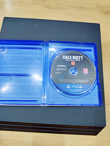 Playstation 4PRO 1TB (4 foto / 5)