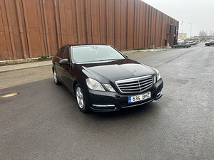 Mercedes Benz E200 (2 фото из 8)