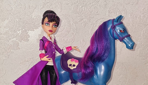 Monster high Bloodgood. (3 foto / 4)