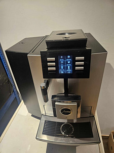 JURA X8 espressomasin (1 foto / 2)