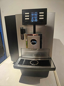 JURA X8 espressomasin (2 foto / 2)
