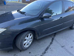 Renault Laguna (3 фото из 12)