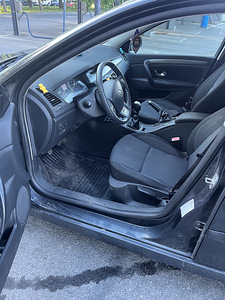 Renault Laguna (7 фото из 12)