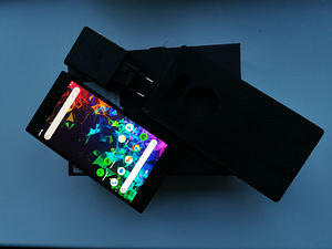 Razer phone 2 8/64 mängu telefon (1 foto / 3)