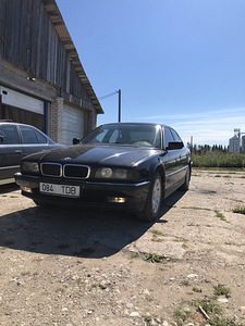 BMW 730i manuaal (4 foto / 9)