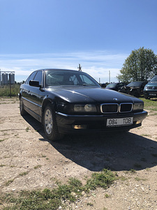 BMW 730i manuaal (6 foto / 9)