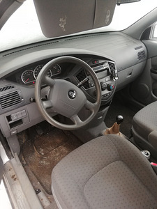 Kia Carens vahetada või müüa (3 foto / 5)