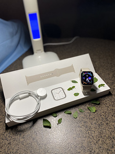 Apple Watch Series 7 41mm GPS Starlight (1 foto / 3)