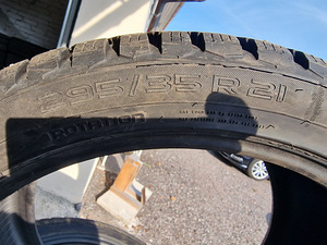 NOKIAN TYRES HAKKAPELIITTAS 9 295/35/R21 (4 foto / 4)