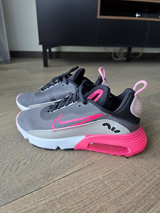 Nike AIR MAX 2090 (1 foto / 3)