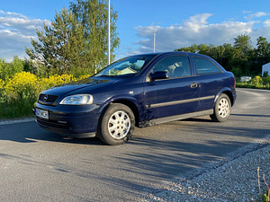 Opel Astra Coupe (7 foto / 10)