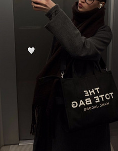 THE TOTE BAG (1 foto / 1)