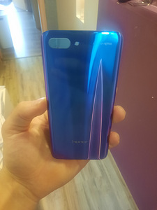 Honor 10 tagakaan (3 foto / 3)