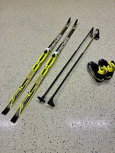 Kvaliteetsed Fisher SPRINT CROWN Junior 140 cm murdmaasuusad (1 foto / 7)