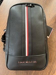 Наплечные сумки Tommy Hilfiger