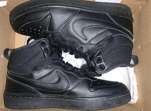 Обувь NIKE (2 фото из 3)