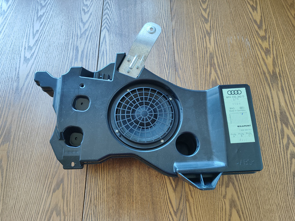 Audi A3 8PA subwoofer 8P4 035 382D