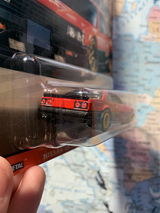 Hot WHEELS premium NISSAN SKYLINE RS (KDR30) (3 foto / 4)