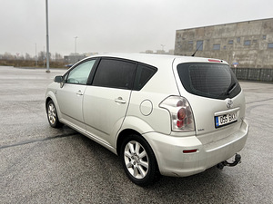 Toyota Corolla verso 2005 (9 foto / 9)