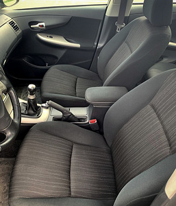 Toyota Corolla Line SE (12 foto / 14)