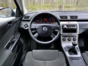 Volkswagen Passat 1.9TDI 77kw (5 foto / 8)