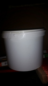 Müüme uusi kaanega ämbreid 5 liitrit (3 foto / 3)