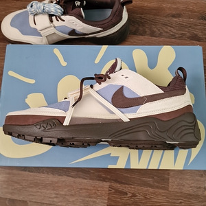 (47.5) Travis Scott x Nike Zoom Field Jaxx Leche Blue (5 foto / 8)