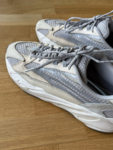 Yeezy Boost 700 V2 Cream US11 (2 фото из 5)