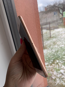 iPhone 8 64GB Rose Gold (3 foto / 10)