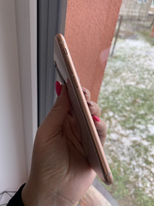 iPhone 8 64GB Rose Gold (5 foto / 10)