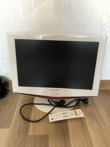 Монитор Samsung и пульт (1 фото из 2)