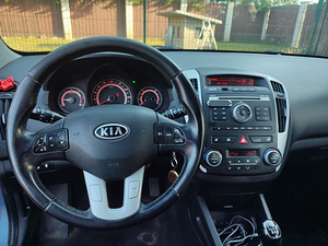 Kia Ceed 2010 1.6 дизель рестайлинг (13 фото из 15)
