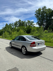 Volvo S40 2.4 125kW Автомат (4 фото из 9)