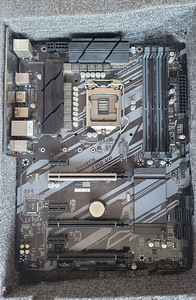 Emaplaat Gigabyte Z390 UD LGA1151 (1 foto / 1)