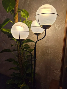 Elegantne kolme valgusallikaga põrandalamp valgusti lamp (1 foto / 4)