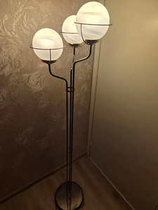 Elegantne kolme valgusallikaga põrandalamp valgusti lamp (2 foto / 4)