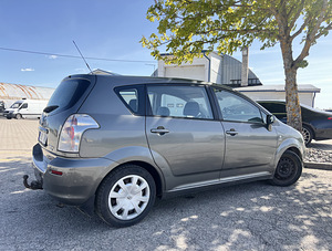 Toyota Corolla (12 фото из 15)